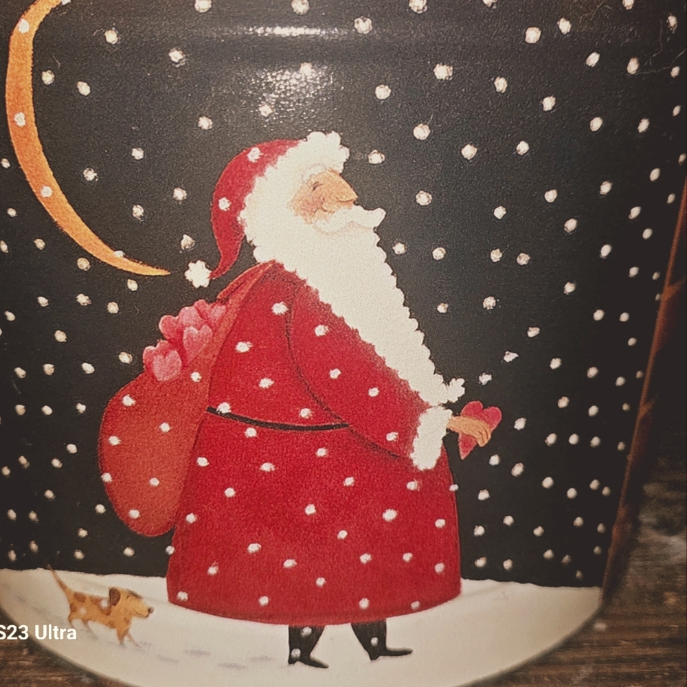 Beautiful Chriatmas tin